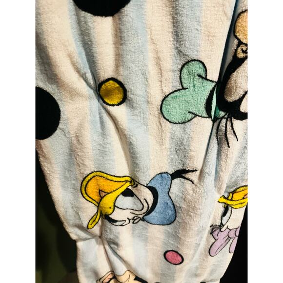 Disney Minnie and Friends throw 50 by 70 white and blue stripes - Picture 4 of 4